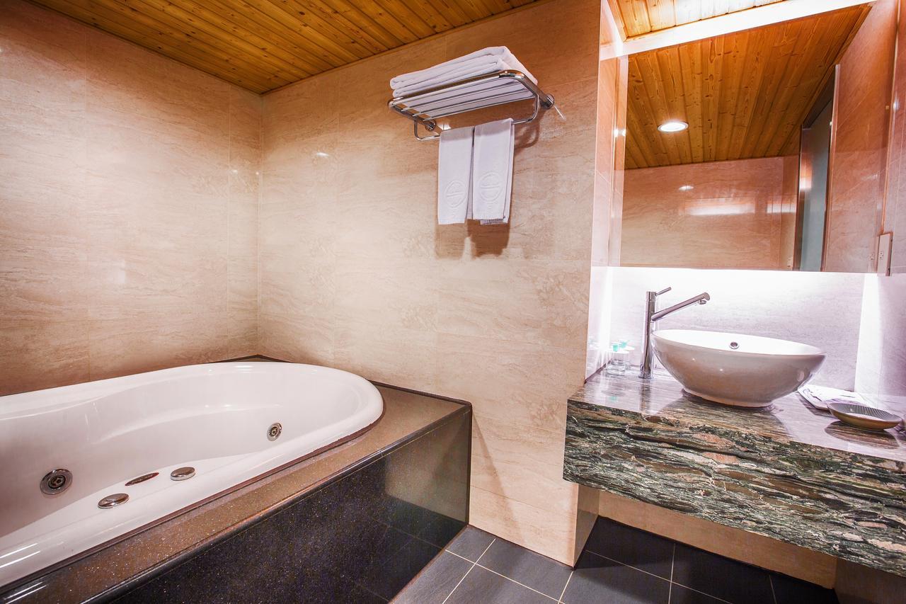 Cai She Hotel Taipei Bagian luar foto